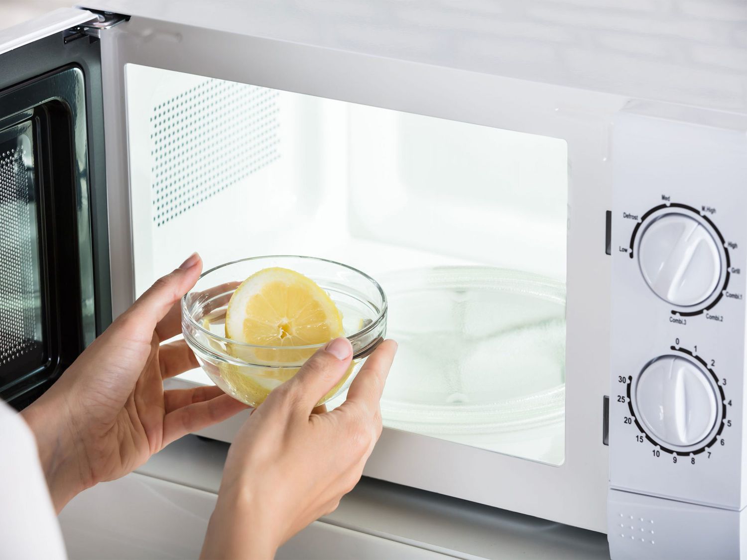 How to clean a microwave with a lemon guide